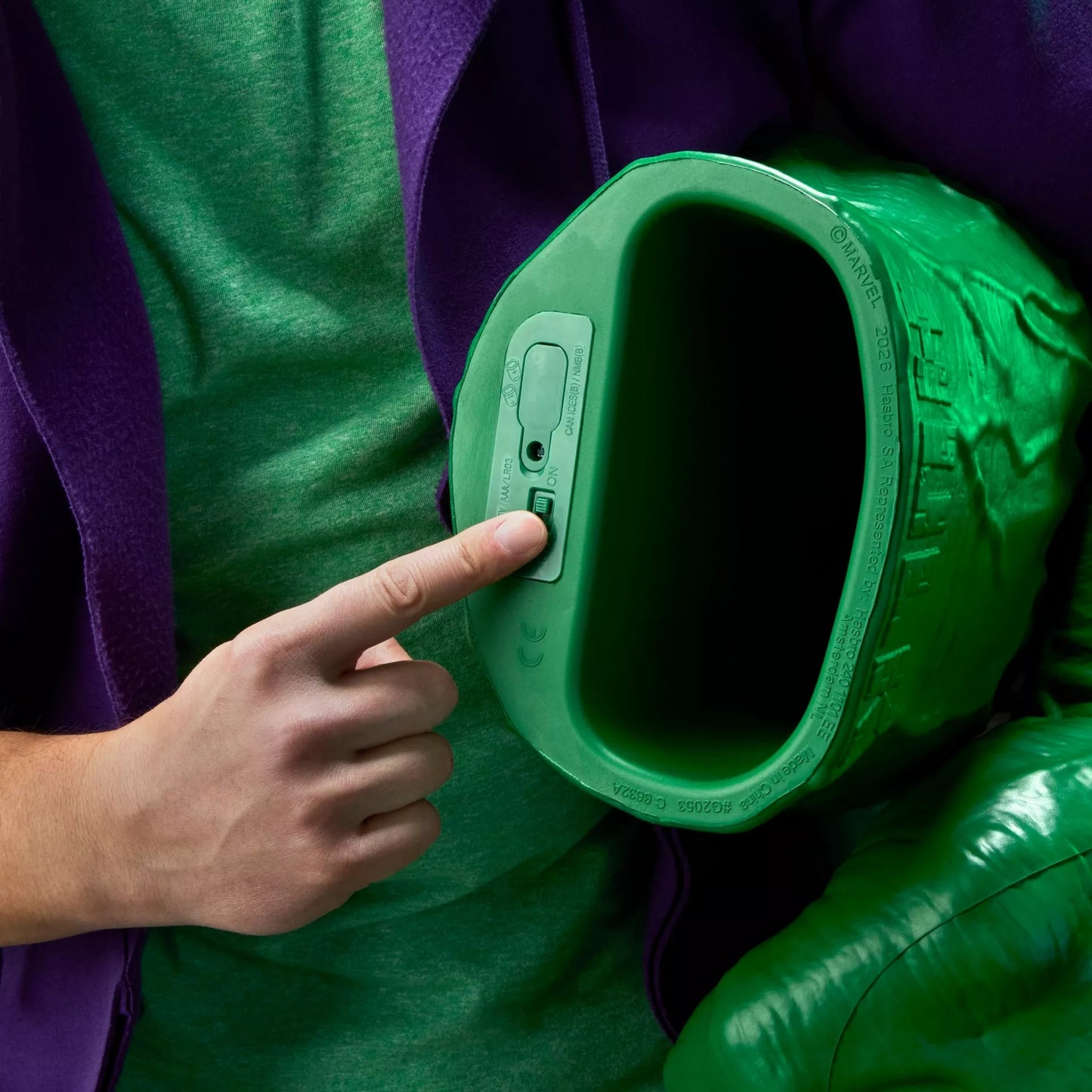 Marvel Legends Series Incredible Hulk Premium Role-play Fists with Smash 'N Bash Sound FX