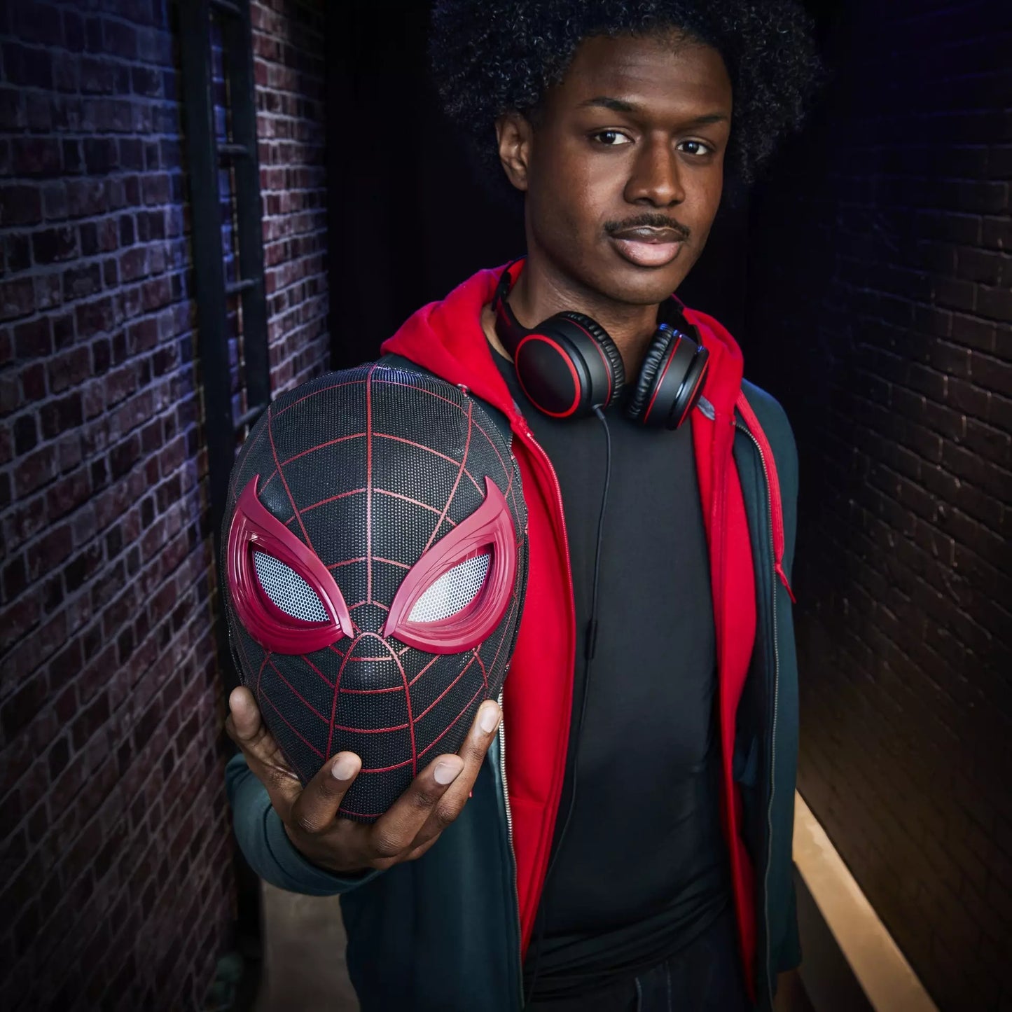Marvel Legends Series Spider-Man: Miles Morales Electronic Expressive Mask